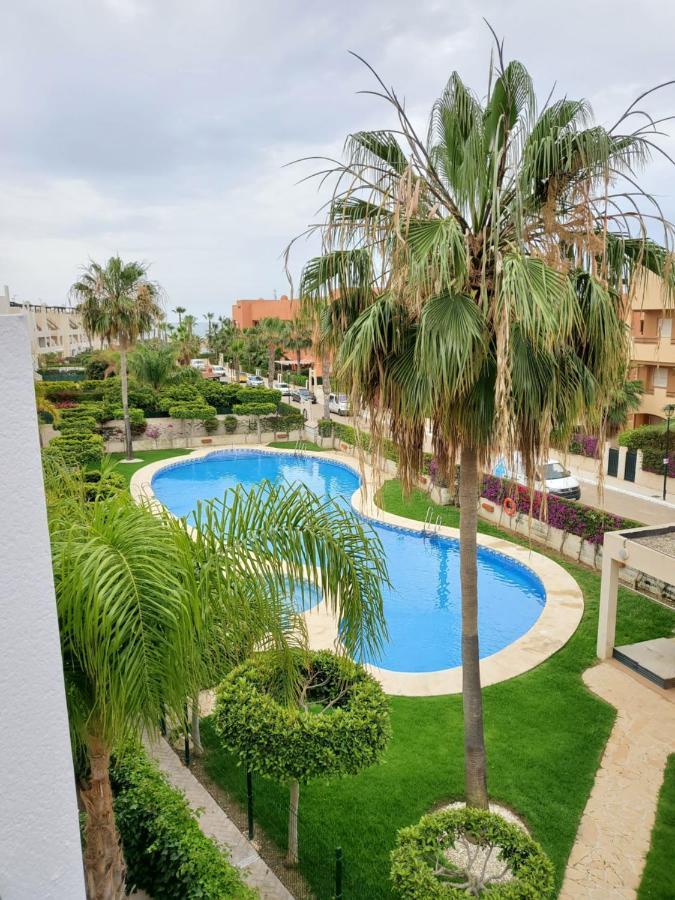 ¡Bajo Precioso Con Salida Directa A La Piscina Comunitaria En Paraiso De Vera! Luaran gambar