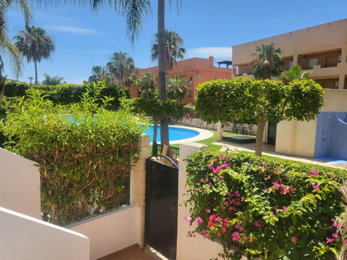 ¡Bajo Precioso Con Salida Directa A La Piscina Comunitaria En Paraiso De Vera! Luaran gambar