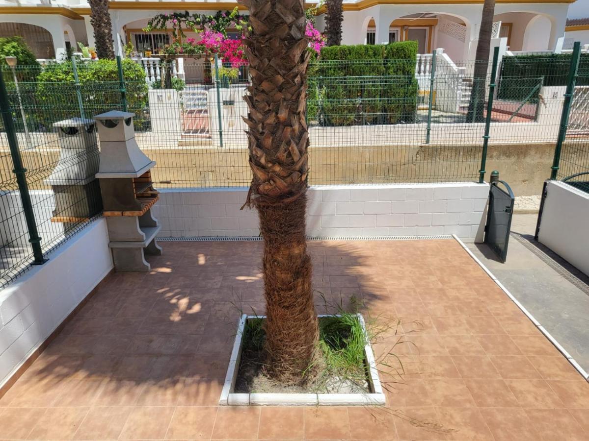 ¡Bajo Precioso Con Salida Directa A La Piscina Comunitaria En Paraiso De Vera! Luaran gambar