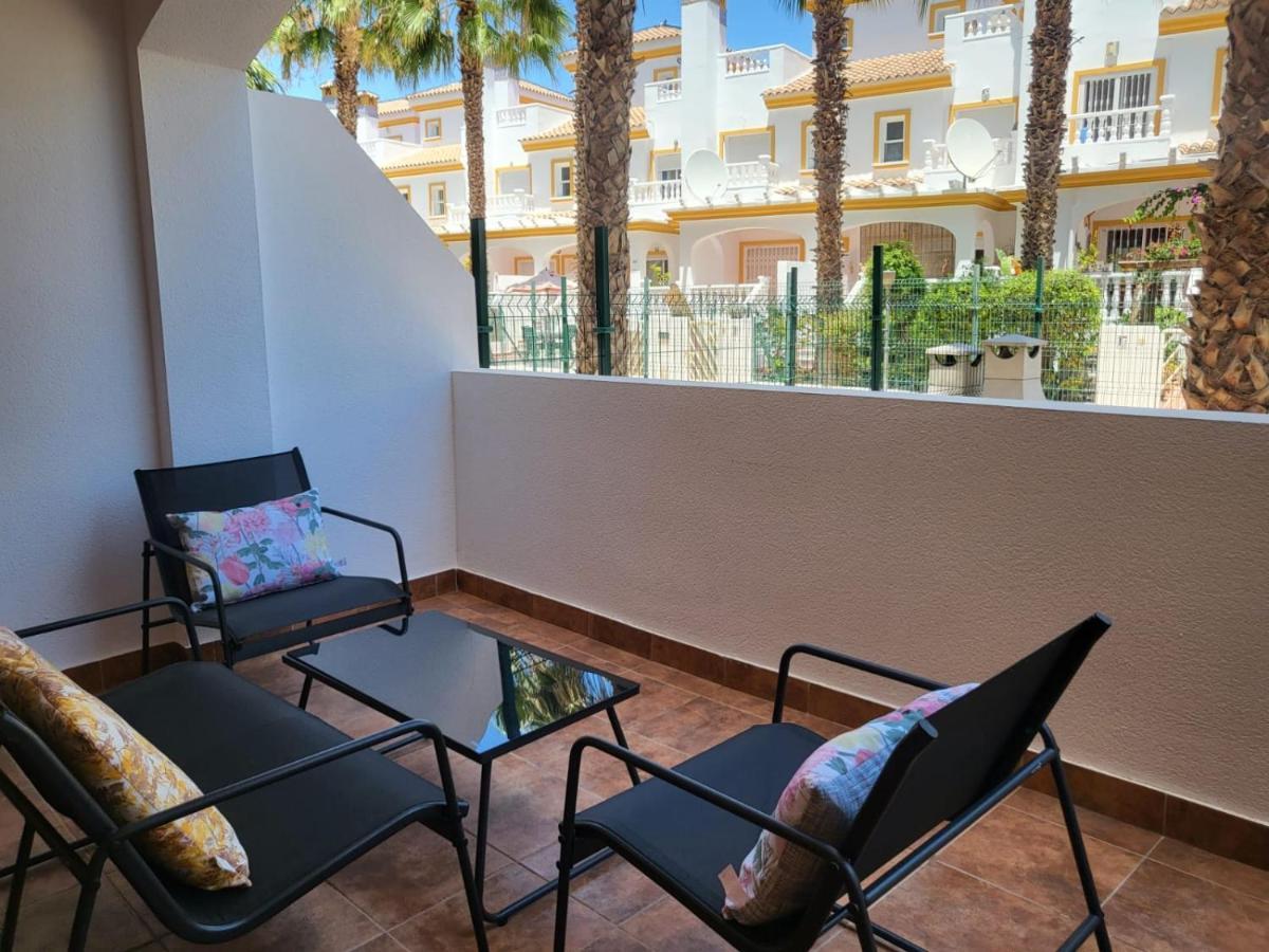 ¡Bajo Precioso Con Salida Directa A La Piscina Comunitaria En Paraiso De Vera! Luaran gambar