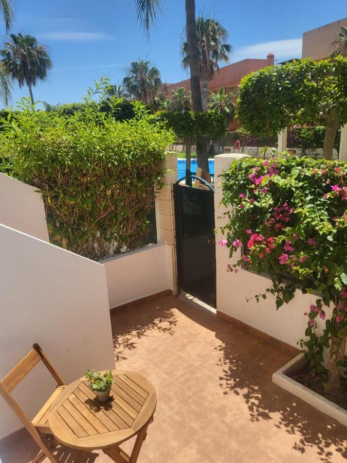 ¡Bajo Precioso Con Salida Directa A La Piscina Comunitaria En Paraiso De Vera! Luaran gambar