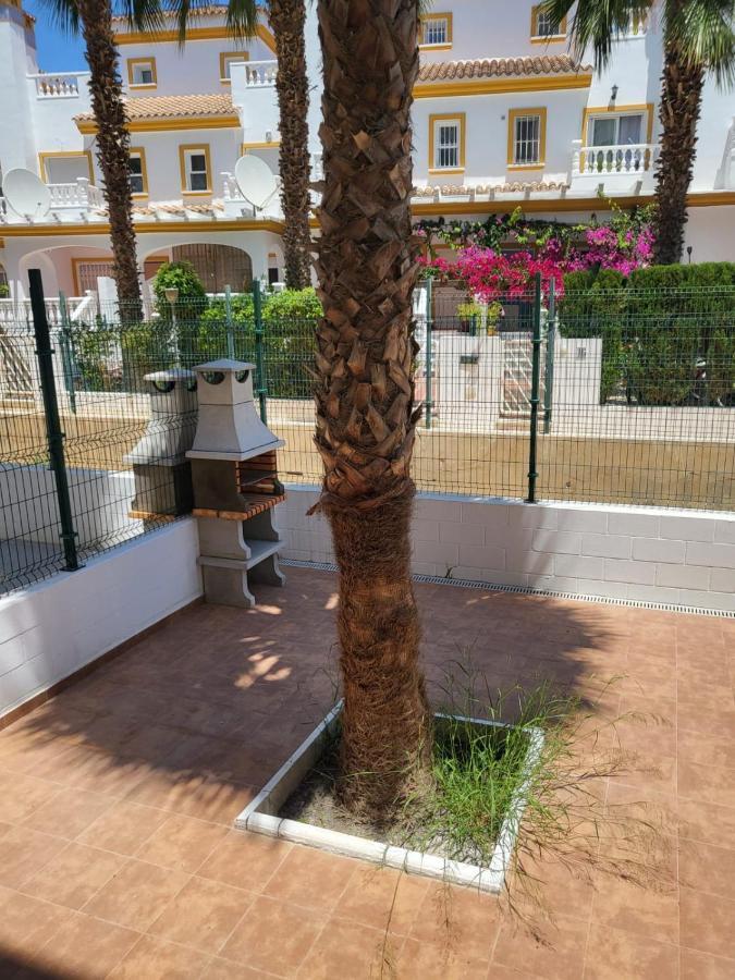 ¡Bajo Precioso Con Salida Directa A La Piscina Comunitaria En Paraiso De Vera! Luaran gambar